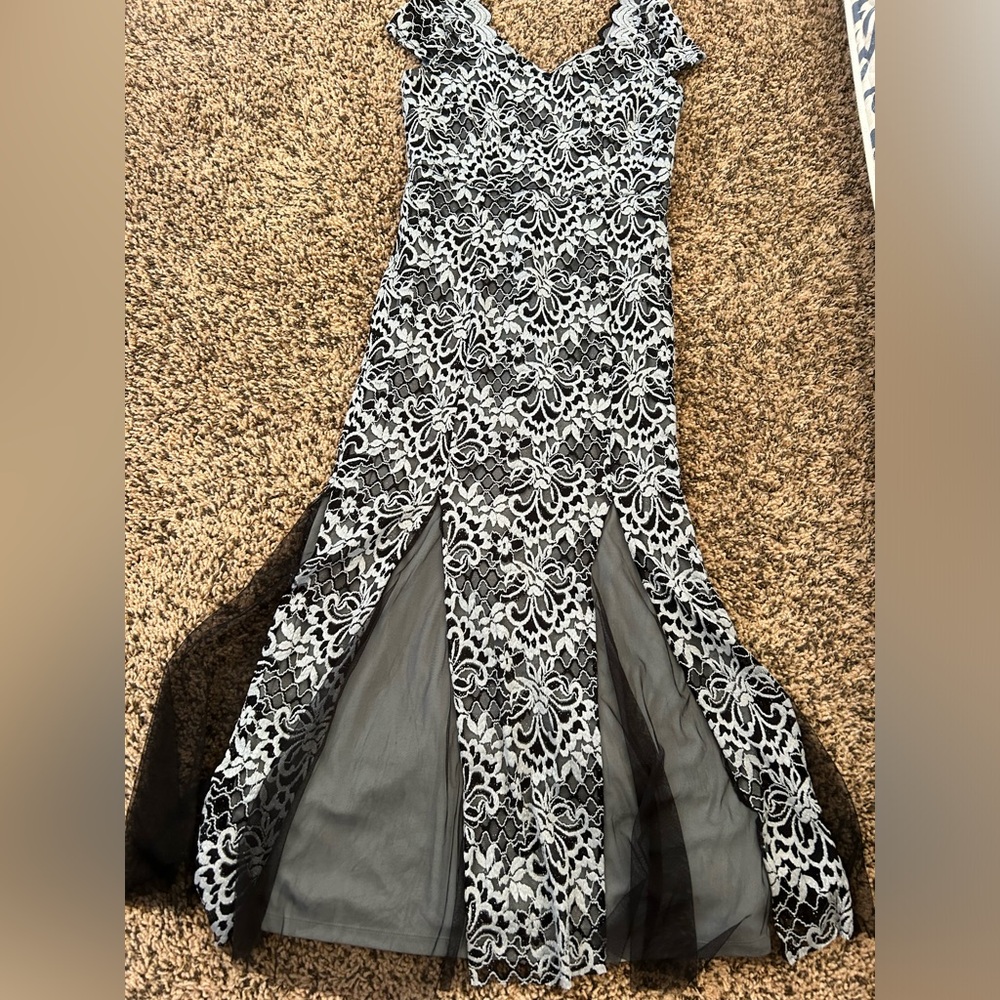 Candalite women’s formal dress. Size M.